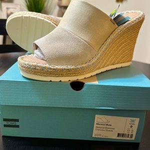 Toms natural shimmer canvas/suede slides. Size 9. Never worn.